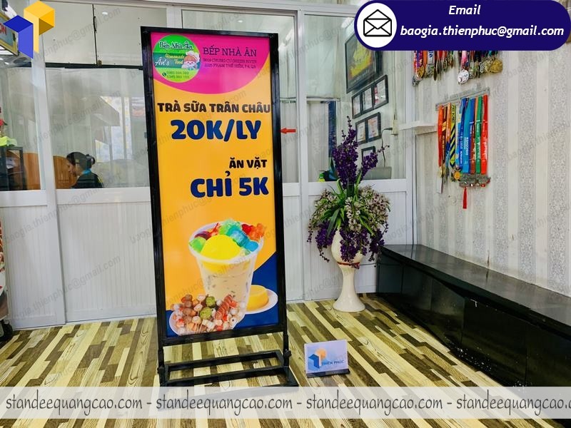 standee khung sắt ngoài trời