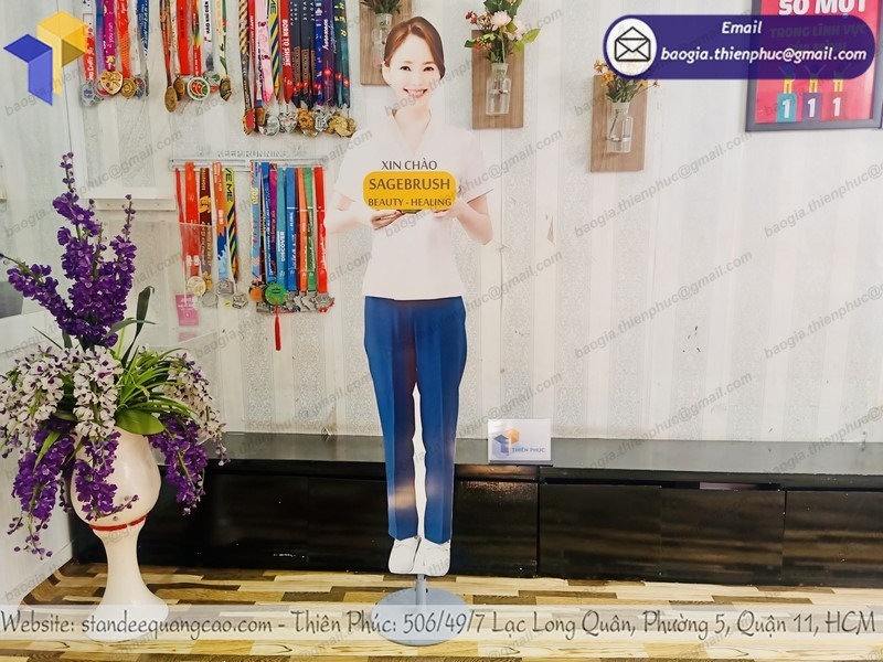 standee mô hình người giá rẻ