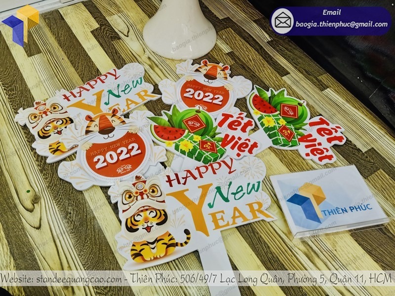 thiết kế bảng hashtag cầm tay