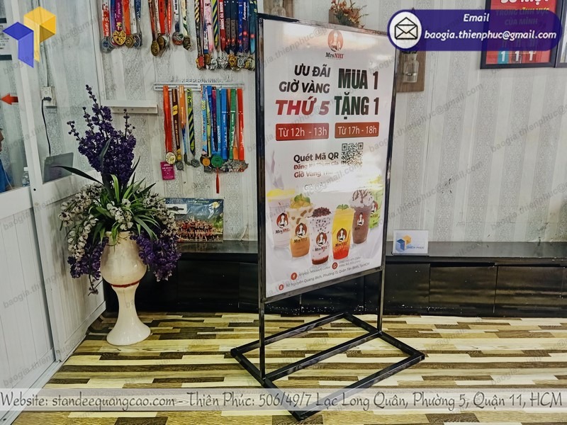 thiết kế bảng hiệu trà sữa đứng