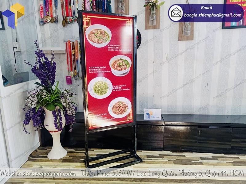 thiết kế bảng quảng cáo đứng