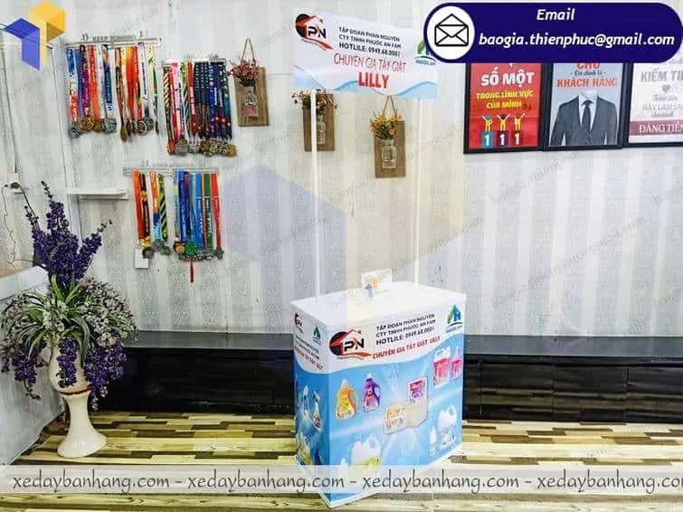 thiết kế booth nhựa bán hàng giá rẻ