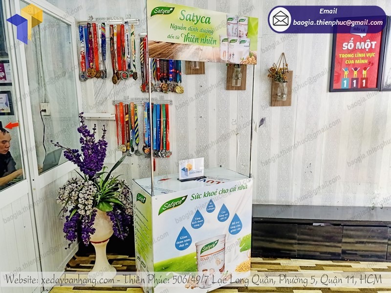 thiết kế quầy bán hàng di động