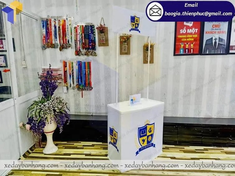 thiết kế quầy nhựa tiếp thị sản phẩm