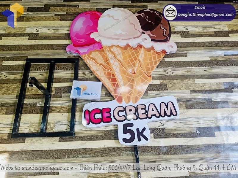 thiết kế standee mô hình sản phẩm