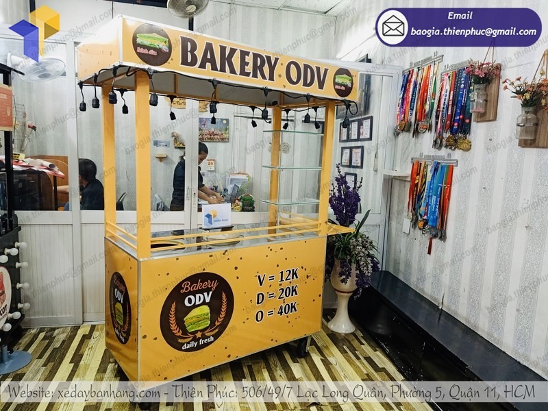thiết kế tủ inox bán bánh mì