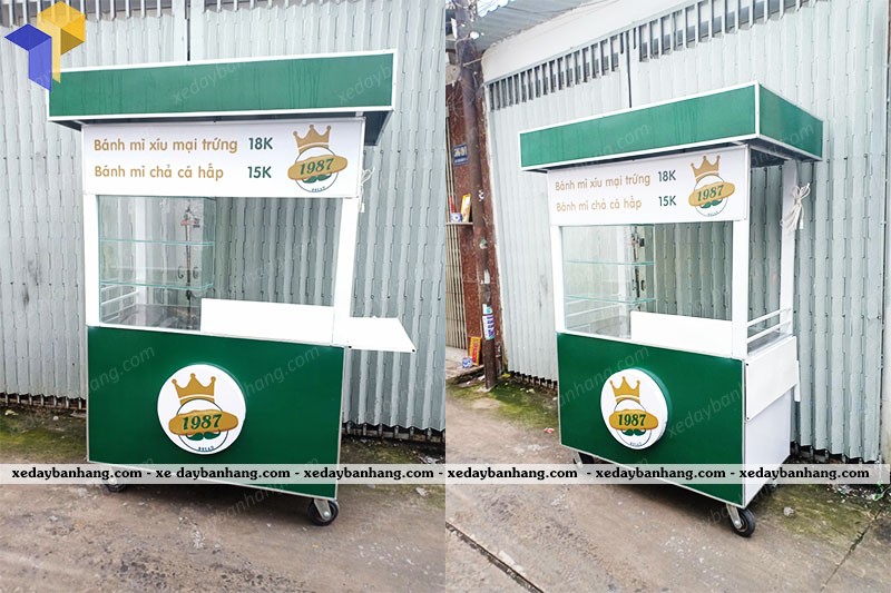 xe đẩy bánh mì vỉa hè