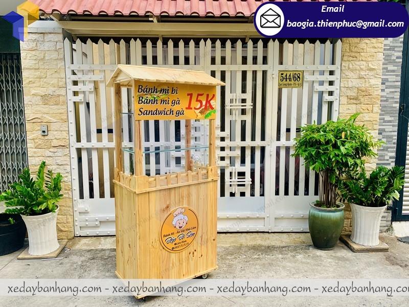 tủ gỗ bán bánh mì di động