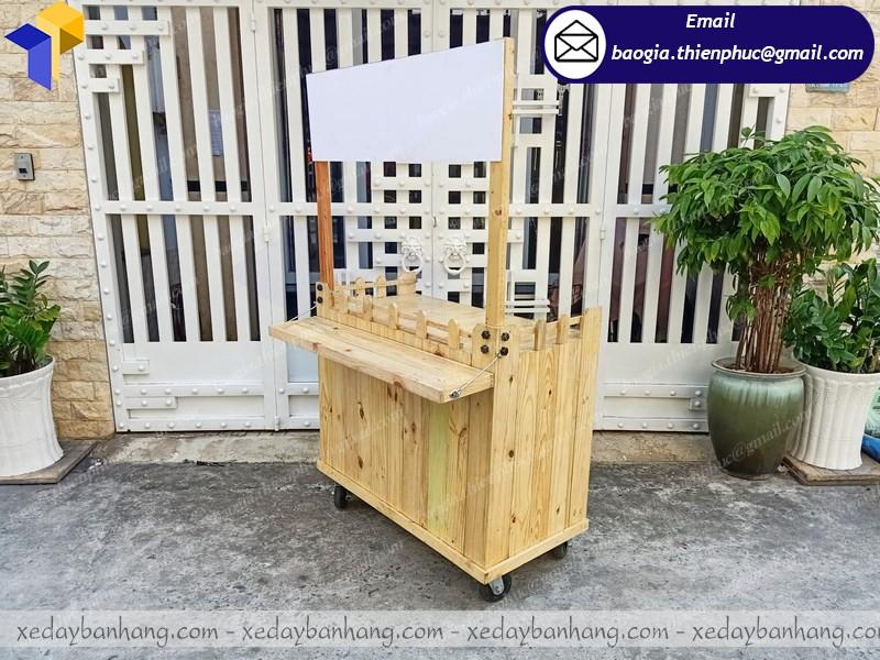 xe gỗ bán cà phê nước ép