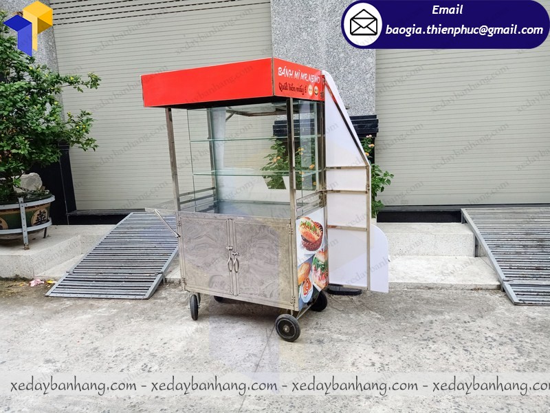 tủ inox bán bánh mì