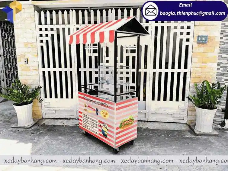 xe bán bánh mì và xôi giá rẻ