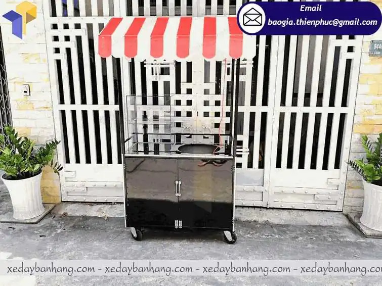 xe bán bánh mì và xôi lưu động