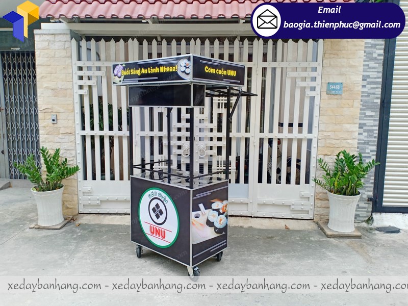 xe bán cơm cuộn
