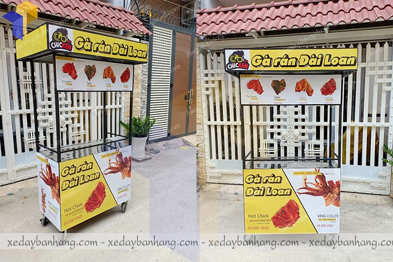 xe đẩy bán gà rán lề đường