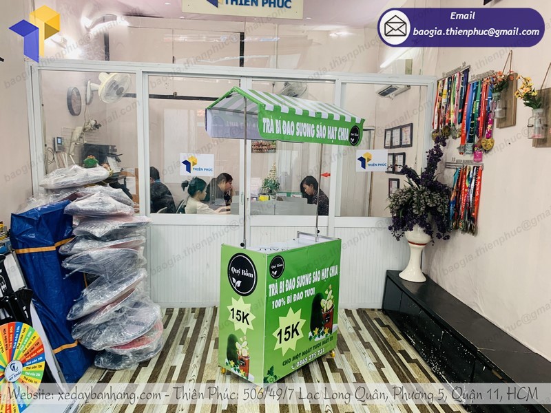 xe bán trà bí đao hạt chia rẻ