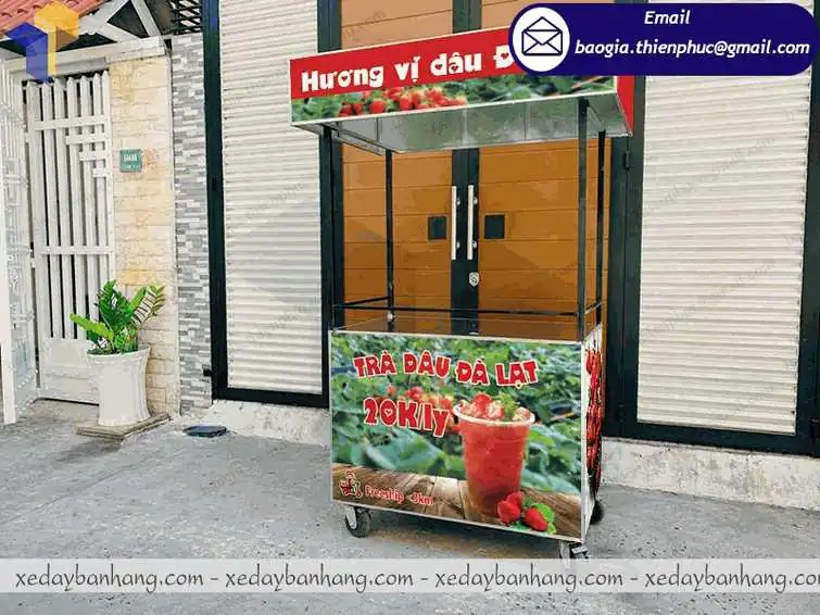 xe bán trà dâu vỉa hè giá rẻ