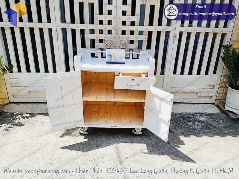 xe bán trà sữa bằng gỗ