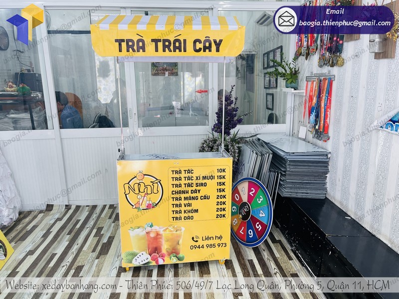 xe bán trà trái cây