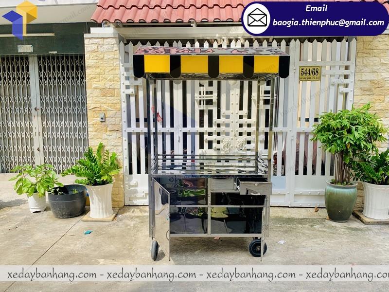 xe sắt bán kem ngoài vỉa hè