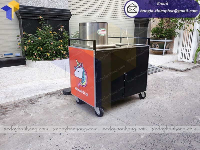 xe đẩy bán thức ăn vỉa hè