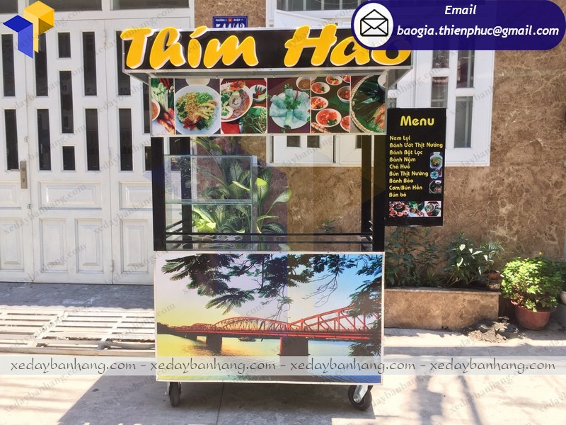 xe thức ăn nhanh lề đường