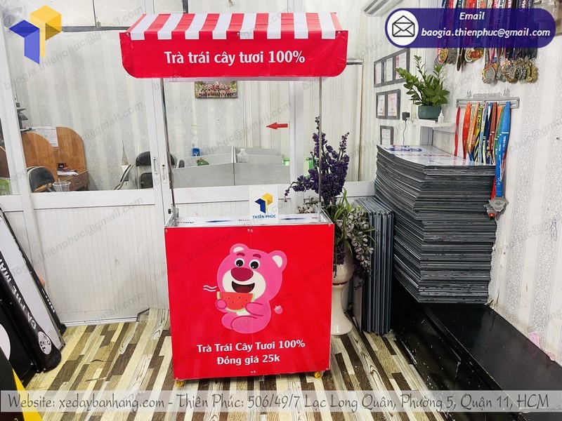 xe trà trái cây vỉa hè