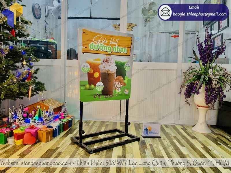 xưởng đóng khung standee chân sắt tphcm