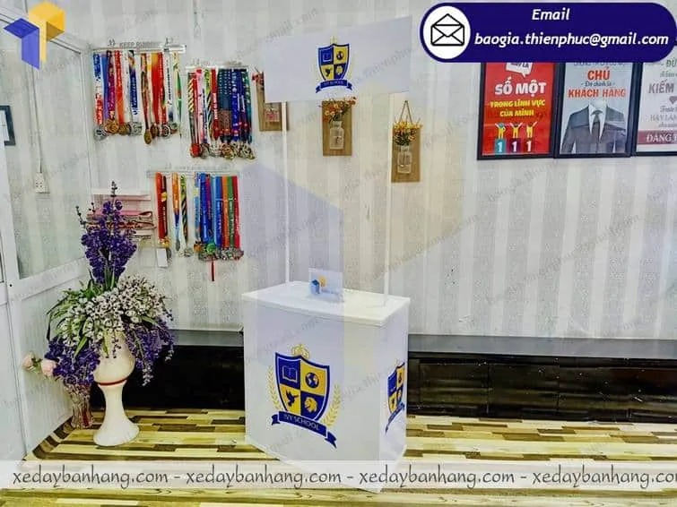 xưởng đóng quầy nhựa tiếp thị sản phẩm