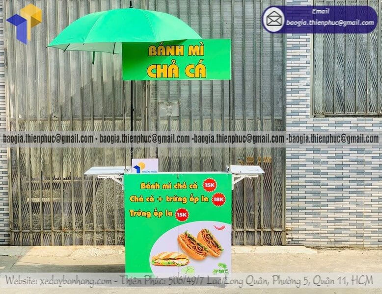 Xưởng sản xuất quầy bán bánh mì lắp ráp có thêm dù che Xưởng sản xuất quầy bán bánh mì lắp ráp có thêm dù che